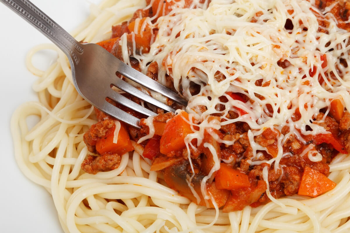 Spaghetti mit Hackfleischsoße.